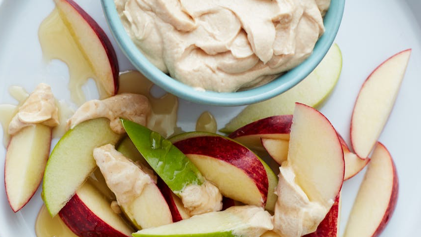 skinny cinnamon peanut butter yoghurt apple dip